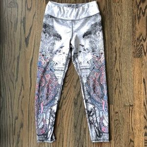 Evolution and Creation Capri length leggings small